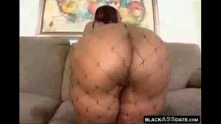 BBW Shakes Her Butt Cheeks