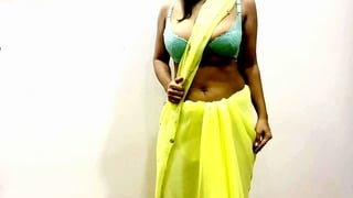 Trailer – Big Boobs Indian Bhabhi Seducing In Yellow Saree