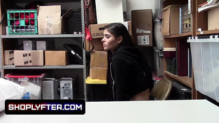Shoplyfter – LP Officer Dressed As Santa Caught Hot Latina Stealing And Gets Her For Strip Search